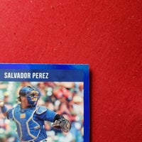Load image into Gallery viewer, 2018 Donruss Salvador Perez Blue Halo #190 KC Royals SHIPPING IS INCLUDED