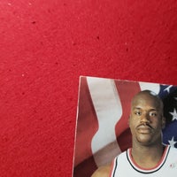 Load image into Gallery viewer, 1994 Skybox USA Shaquille O'Neal #67 Dream Team 2 HOF SHIPPING INCLUDED