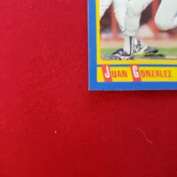 Load image into Gallery viewer, 1990 score Juan Gonzalez RC #637 Texas Rangers HOF SHIPPING IS INCLUDED
