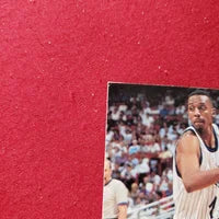 Load image into Gallery viewer, 1995 Upper Deck Anfernee Hardaway #170 Electric Court Magic SHIPPING IS INCLUDED
