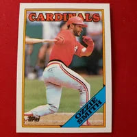 Load image into Gallery viewer, 1988 Topps Ozzie Smith #460 St Louis Cardinals HOF SHIPPING IS INCLUDED
