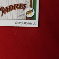 Load image into Gallery viewer, 1989 Upper Deck Sandy Alomar Jr RC #5 San Diego Padres SHIPPING ALWAYS INCLUDED
