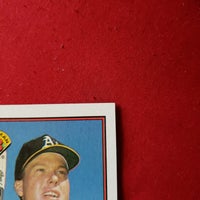 Load image into Gallery viewer, 1989 Bowman Tiffany Mark McGwire #197 Oakland Athletics SHIPPING IS INCLUDED
