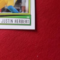 Load image into Gallery viewer, 2022 Score Justin Herbert #136 Oregon Ducks/Chargers SHIPPING IS INCLUDED
