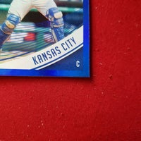 Load image into Gallery viewer, 2018 Donruss Salvador Perez Blue Halo #190 KC Royals SHIPPING IS INCLUDED
