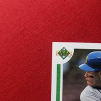 Load image into Gallery viewer, 1991 Upper Deck Ken Griffey Jr. #555 HOF Seattle Mariners SHIPPING IS INCLUDED
