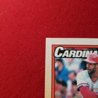 Load image into Gallery viewer, 1990 Topps Ozzie Smith #590 Cardinals HOF SHIPPING IS INCLUDED
