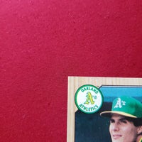 Load image into Gallery viewer, 1987 Topps Jose Canseco #620 RC Oakland Athletics SHIPPING IS INCLUDED

