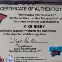 Load image into Gallery viewer, 2000 Fleer Autographics Mike Bibby Sacromento Kings SHIPPING IS INCLUDED
