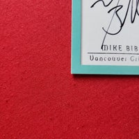 Load image into Gallery viewer, 2000 Fleer Autographics Mike Bibby Sacromento Kings SHIPPING IS INCLUDED
