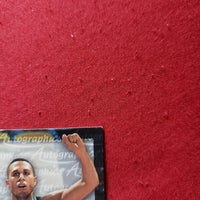 Load image into Gallery viewer, 2000 Fleer Autographics Mike Bibby Sacromento Kings SHIPPING IS INCLUDED
