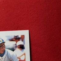 Load image into Gallery viewer, 1993 Topps Ken Griffey Jr. #179 Seattle Mariners HOF SHIPPING IS INCLUDED
